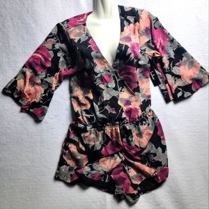 Lulu's What's Bloomin' Black Floral Print Romper Size Large